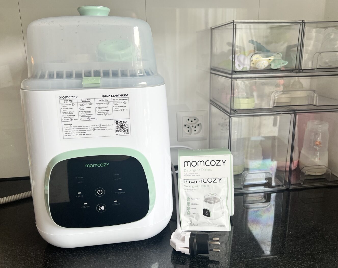 Schweizer Steckeradapter beim Momcozy KleanPal Pro